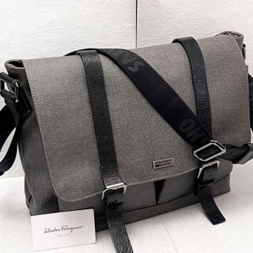 希少モデル/A4 ●Salvatore Ferragamo フェラガモ メンズ ビジネス メッセンジャーバッグ ショルダー ガンチーニ PVC レザー グレー