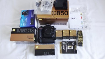 Nikon D850 ボディ バッテリーグリップ、Lexar XQDカード付 (ジャンク)