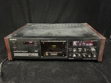 SONY ソニー　TC-K555ESG　カセットデッキ　通電確認　現状品　（Gg20G0804R0706293）