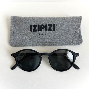 未使用級 IZIPIZI イジピジ #D ブラックサングラス ユニセックス UVカット 度無し ケース付き