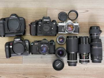 8 一眼レフフィルムカメラ Canon EOS-1n Eos5 EF fd 50mm f1.4 ssc Nikon F4 Olympus om-1 28mm 35-70mm 75-300mm F4-5.6 iii usm PN-11