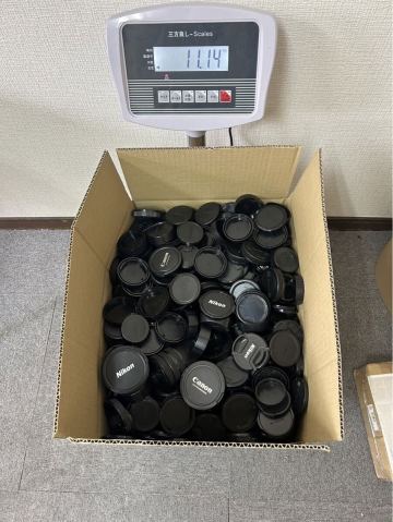 【E/XB0】 レンズキャップまとめ ニコン、キャノン、ミノルタ、ペンタックス、シグマ、タムロン等 総重量:約11.14kg ※ダンボール込