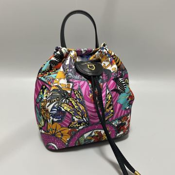 1円 Ferragamoサルヴァトーレフェラガモ ガンチーニ 巾着ポーチ レザー　ハンドバッグ マルチカラーレディース　コンパクト 正規品本物