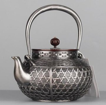セレブ好物★新品★南部鉄器 砂鉄製 鉄瓶 大容量鉄壺 コーティングなし 手作り純鉄 やかんを沸かす お茶の道具