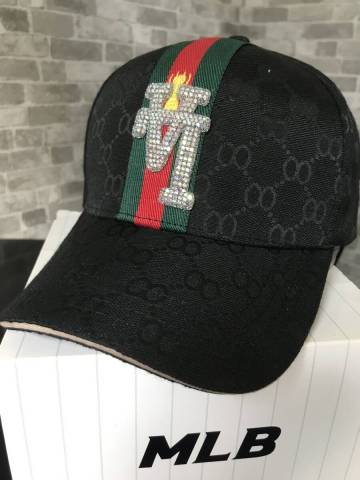 大谷翔平所属LAドジャースハイブランドLUCKY BEEライン8モノグラムストーンリバースロゴベルトキャップ　ブラック