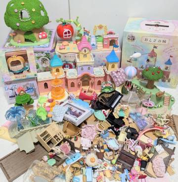 【ジャンク品】シルバニアファミリー　玩具まとめ　ドール・ハウス・レア品あり・家具・小物・大量・中古品
