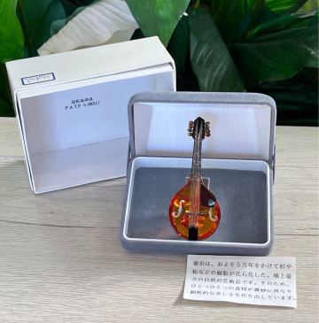 ★本鼈甲 本琥珀 白蝶貝象嵌★マンドリン ブローチ べっ甲/こはく/コハク/アンバー/楽器 アクセサリー