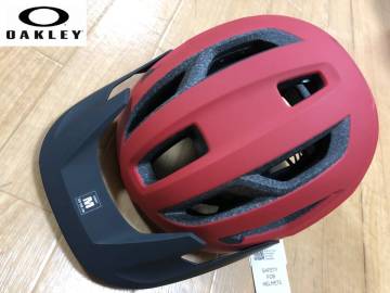 ・スピード発送 新品未使用 OAKLEY(オークリー) DRT3 TRAIL ASIAN FIT 箱付き ヘルメット FOS901128(レッド)Ｌ