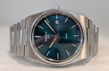 J送料無料TISSOT 1853ティソPRX/T137410A/QZ動作品デイトまずまずの良品グリーン文字盤メンズ腕時計かんたんな清掃済