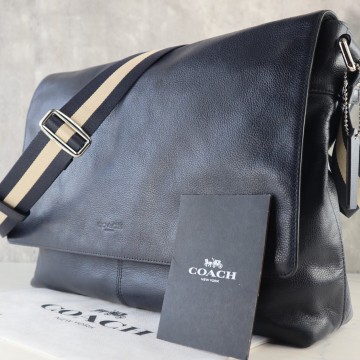極美品 A4 PC コーチ COACH メンズ メッセンジャーバッグ ヘリテージ 大容量 ショルダーバッグ 斜め掛け レザー 紺 ビジネス ストライプ