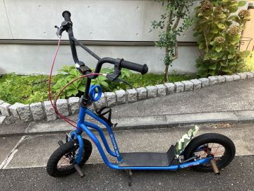 SCOOTER BIKE キックスクーター　ブルー　ブレーキ、スタンド付き