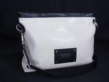 1円 ■美品■ GIVENCHY ジバンシィ レザー クロスボディ ショルダーバッグ 肩掛け 斜め掛け クラッチ アイボリー系×ブラック系 FL6604