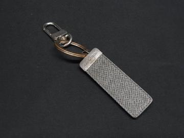 1円 LOUIS VUITTON ルイヴィトン M00034 タイガ ネオ LVクラブ キーリング キーホルダー バッグチャーム グラシエ グレー系 FR1823