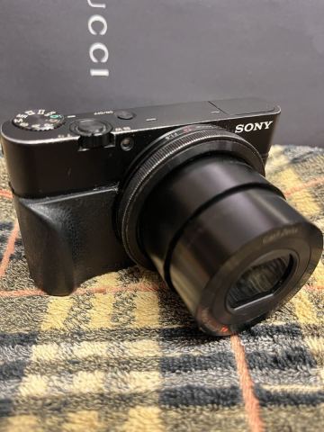 SONY Cyber-shot DSC-RX100 AVCHD 20.2megapixels