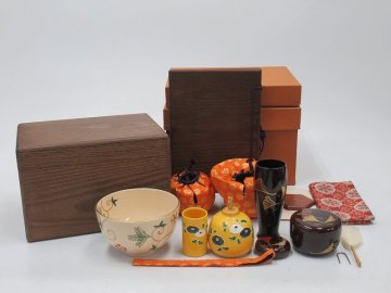D2199 桑木地 茶箱 茶碗 赤沢露石 黄交趾振出 巾筒 棗 香合 茶筅筒等 茶道具 まとめて