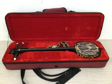 ●代TW708-140 沖縄三線 三味線 蛇柄 和楽器 弦楽器 伝統 ケース付き 民族楽器