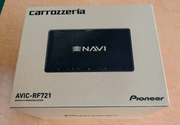 新品同様未使用品 パイオニア カロッツェリア 9インチ フローティングナビ AVIC-RF721