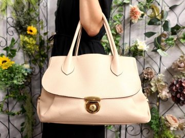 ●超美品●Salvatore Ferragamo フェラガモ●ガンチーニ●カーフ レザー 本革●トート バッグ●ピンクベージュ●ゴールド金具●B5●Js59397
