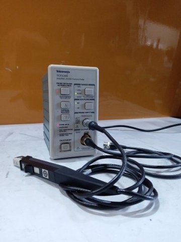 【1円スタート！】Tektronix オシロスコーププローブアンプ TCPA300 Amplifier AC/DC Current Probe ※通電確認のみ