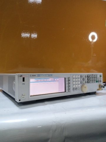 【1円スタート！】Agilent アジレント アナログシグナルジェネレーター N5181A MXG (250kHz-1GHz) RF信号発生器 ※通電確認のみ
