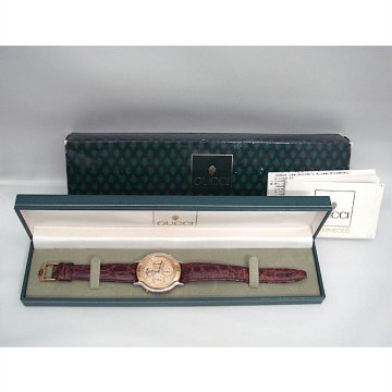1円【一般中古】GUCCI グッチ/【稼働品】ムーンフェイズ トリプルカレンダー/ゴールド文字盤クォーツ/8300/18