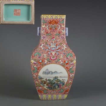 ▼渡鶴羽▼A696清乾隆年製 粉彩花開光山水貫耳四方瓶・古陶磁器 ・珍品旧蔵・古賞物・時代物