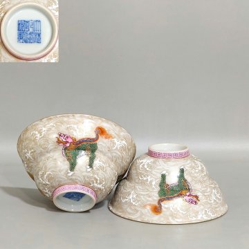 ▼渡鶴羽▼A591清時代 乾隆年製 粉彩描金海水紋麒麟折腰杯一対・古陶磁器 ・珍品旧蔵・古賞物・時代物