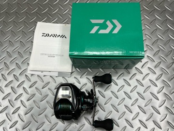 ■ダイワ　２０　ライト　SW　IC　SS　右ハンドル　中古■