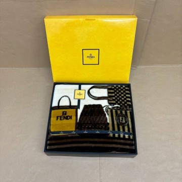 A437-O63-1480 FENDI フェンディ ニューマイヤーハーフ毛布 アクリル 100×140cm バッグ柄 寢具 箱付き OA