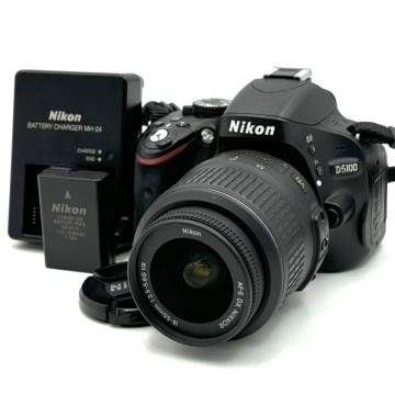 カメラ『Nikon D5100/AF-S DX NIKKOR 18-55mm 1:3.5-5.6 G デジタル一眼レフカメラ ボディ レンズ』ニコン 簡易動作確認済み 現狀品 D-6009