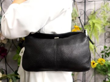 ●超美品●FENDI フェンデ?！馞Fチェーン●ディアスキン レザー 本革●ショルダー バッグ●黒●シルバー金具●肩掛け●かばん●Js59985