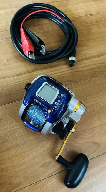 美品 ダイワ ハイパータナコン400F ダイワ純正コード、ライン付 青物、真鯛、コマセ等に。DAIWA HYPER TANACOM 400F 使用距離4k 19h