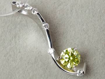 【8452A】Pt900 天然ダイヤモンド アップルグリーン 0.712ct/0.21ct/3.5g ペンダントトップ