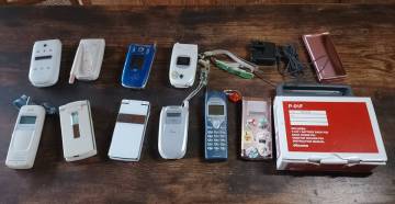 ■ガラケー まとめ AU docomoなど P-01Fのみ起動確認 ジャンク パーツ取り等に■