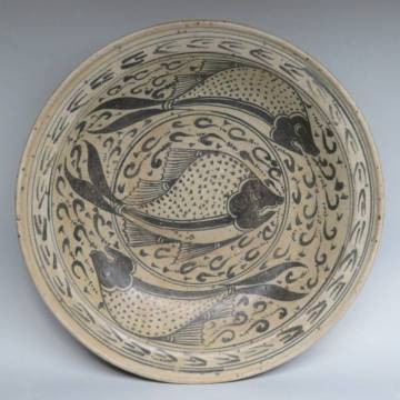 「都内コレクター所蔵品」ベトナム（越南）時代古陶　安南染付三魚文大皿　安南焼　東南アジア古陶器　lot:11718
