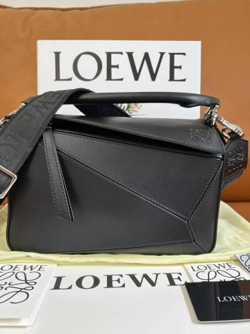 LOEWE ロエベ PUZZLE ショルダーバッグ ハンドバッグ 2WAY 24cm 黒