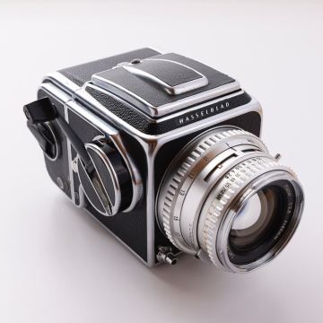 Hasselblad 500C/M + Planar 80mm F2.8｜訳あり・1円スタート｜完動品・A12マガジン・ウエストレベルファインダー