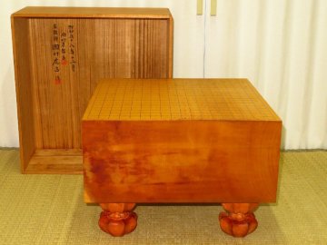 ▲岡村碁盤店/銀杏（いちょう）天地柾目六寸三分碁盤▲岡村碁盤店落款印付盤覆（囲碁）