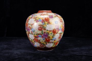 【珍品堂】1円から M83-V03 九谷焼 章山 金彩色絵 百花詰 豪華絢爛 花詰 在銘 飾壺 高25cm 花瓶 人気 骨董品 古美術 時代物