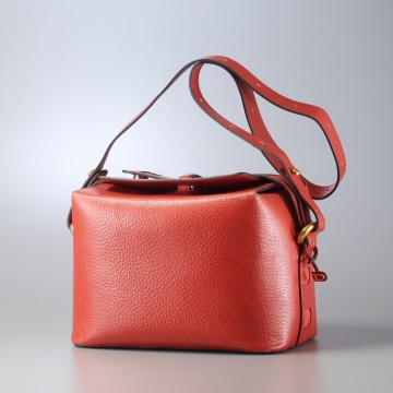 MI1637■VINTAGE DELVAUX デルヴォー レザー バニティ ショルダーバッグ 肩掛け 鞄 内側:スリーブ付き スクエア レッド系