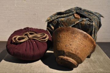 【GE】R438【コレクター所蔵品】《大名品》時代 黄伊羅保茶碗/中国古玩 朝鮮美術 茶道具 骨董品 時代品 美術品 古美術品 