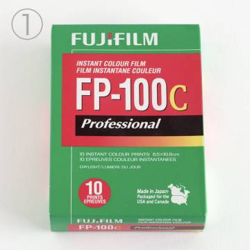 ① FUJIFILM FP-100c 8.5x10.8cm 使用期限 2014-10 10枚撮り １箱