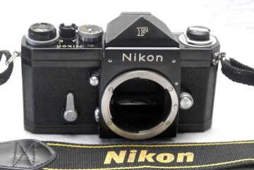 Nikon ニコン高級一眼レフカメラ F（黒）ボディ +（アイレベルファインダー）（後期型）超希少・作動品