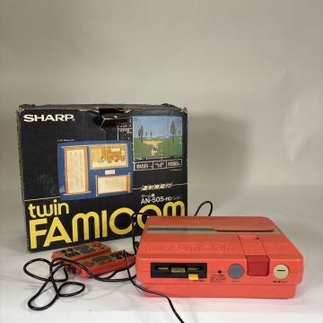 2511M80 SHARP TWIN FAMICOM AN-500-RD シャープ ツインファミコン レッド 箱付機 通電動作未確認 現状品