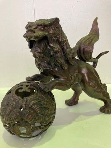 置物 玉乗り獅子/W30cm&times;H27cm 金属工芸 縁起物 魔除け☆中古