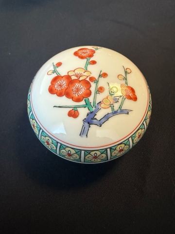 ★ 人間国宝 十四代酒井田柿右衛門 濁手 梅花文　香合　共箱 本物保証 ★