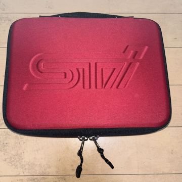 STI スバル SUBARU モールド 車検証入れ 車検証ケース 車検証 取説 取説ケース 赤 使用品 傷、凸凹有 収納ケース