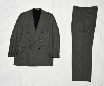 ★GIVENCHY★ジバンシー★ 黒&グレーの細柄チェック 着心地の良く6釦ピークドラペルのダブルのスーツL　ジャケット&パンツのセットアップ