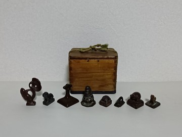 ★時代唐物　希少　明末清初　明貿易印　古渡　中国古玩　古銅印　糸印　鋳銅印　印章　まとめて8点　時代箱入　干支印　紐印　博多印★