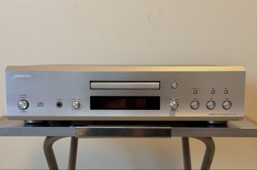 【送料込み】オンキヨー CDプレーヤー 名機 C-777 動作品／リモコンなし／時々音飛びアリ／2008年製